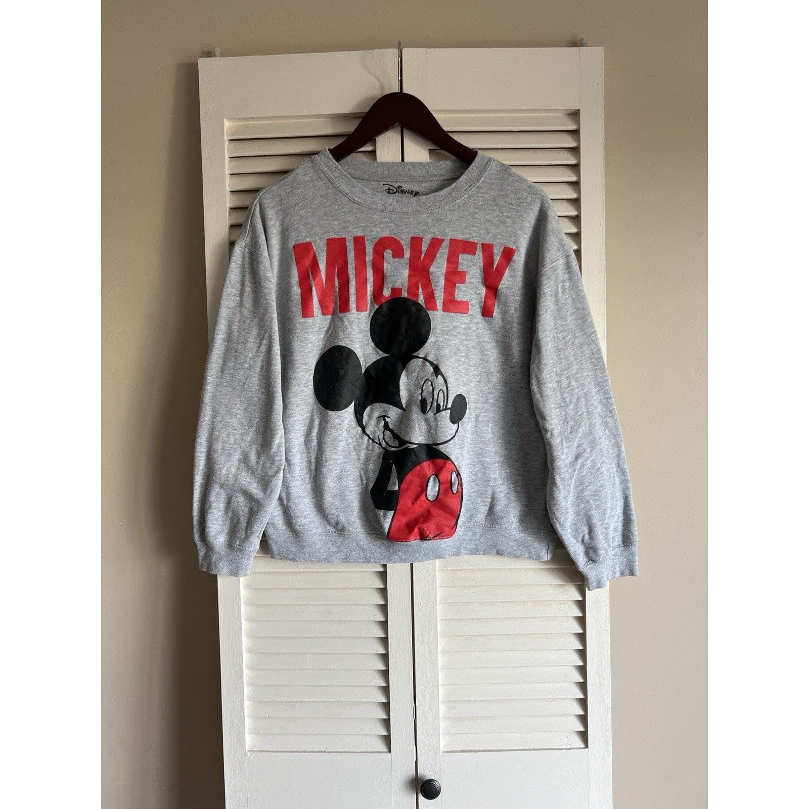 Disney Mickey Mouse Women’s Sweatshirt Gray Red Graphic Crewneck Size Large